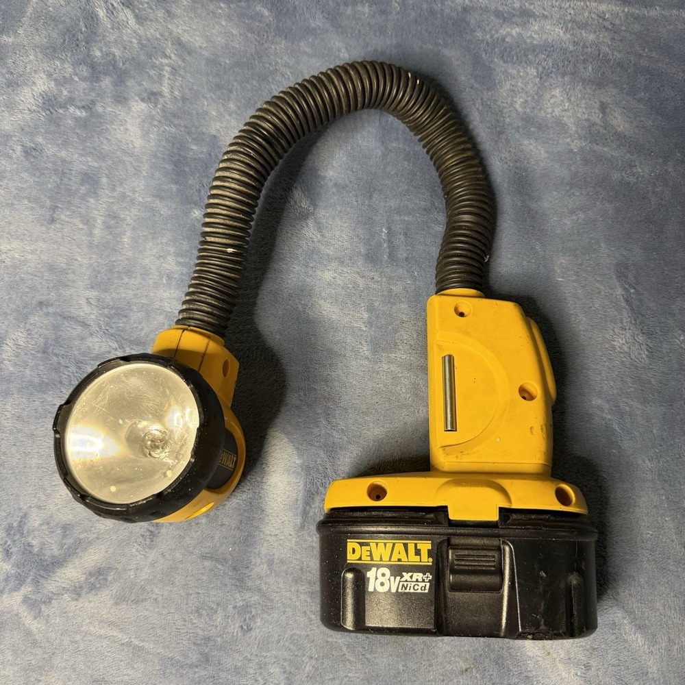 DEWALT DW919 18V Adjustable Neck Flash Light With Battery 18v Xr +nicd